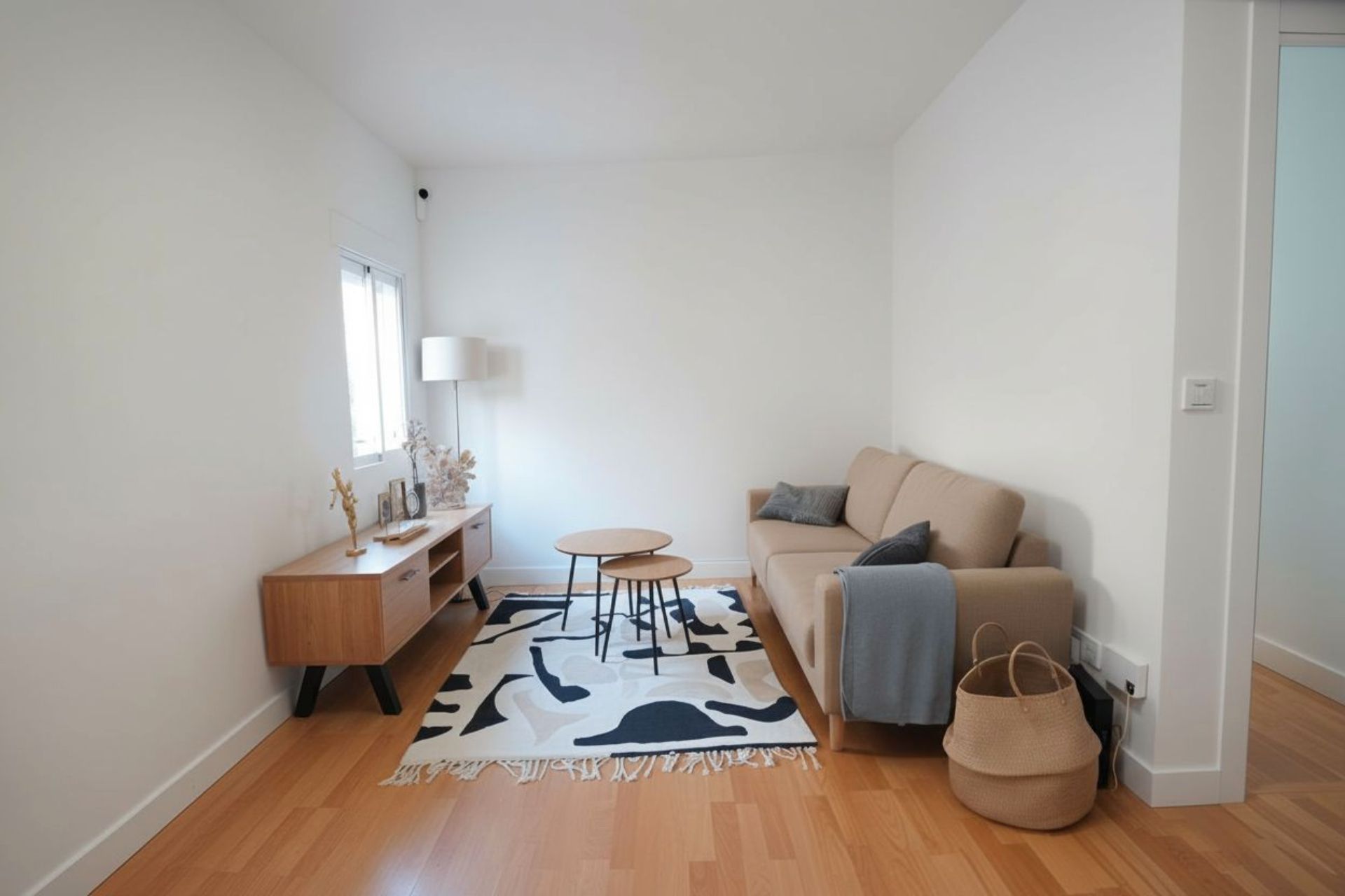 Sala d'estar de Pis en venda en  Barcelona Capital amb Moblat i Forn