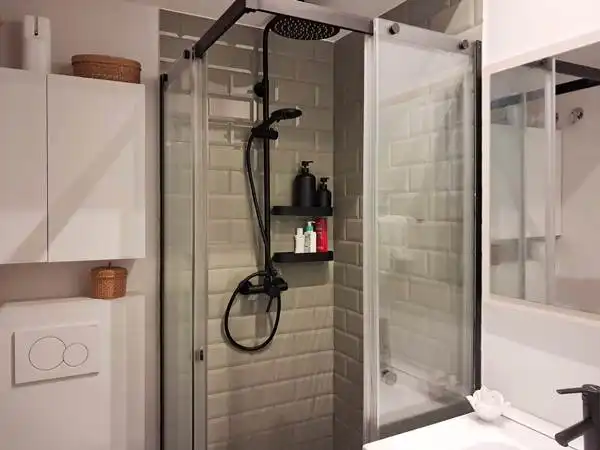 Bany de Apartament en venda en Madrid amb Aire condicionat, Calefacció i Moblat