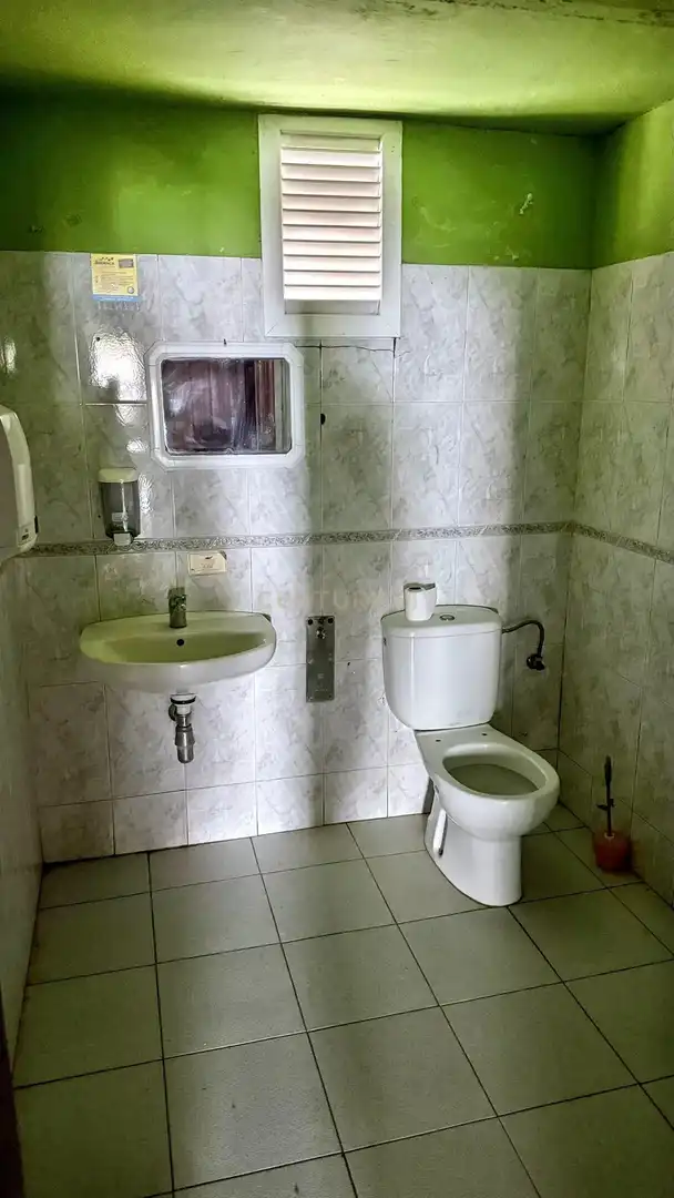 Baño de Local de alquiler en San Cristóbal de la Laguna