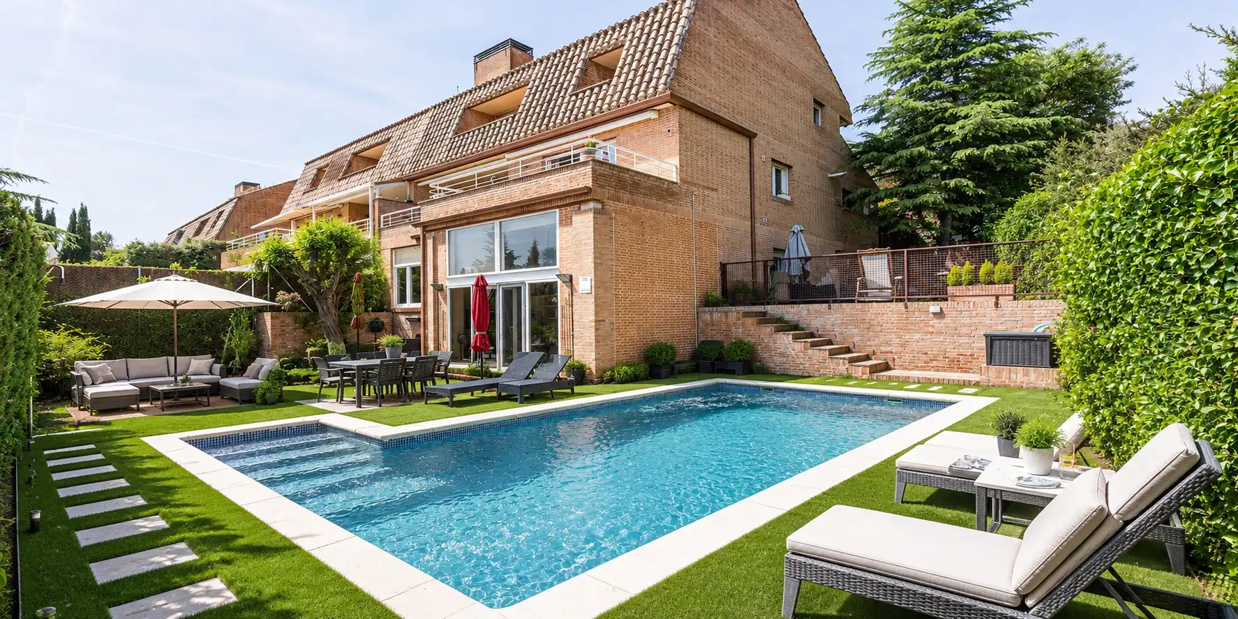 Piscina de Casa adosada en venta en Torrelodones con Calefacción, Jardín privado y Piscina