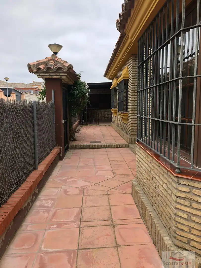 Terrassa de Casa o xalet en venda en El Puerto de Santa María amb Piscina