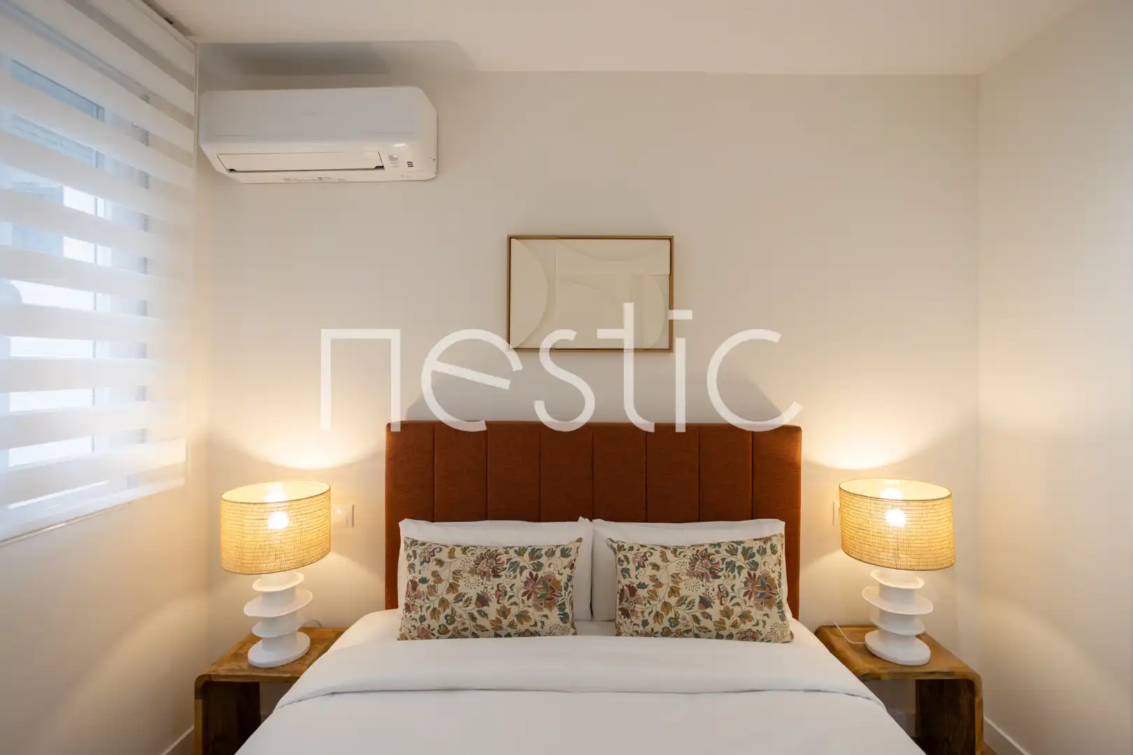 Dormitori de Apartament de lloguer en Madrid amb Aire condicionat, Calefacció i Moblat