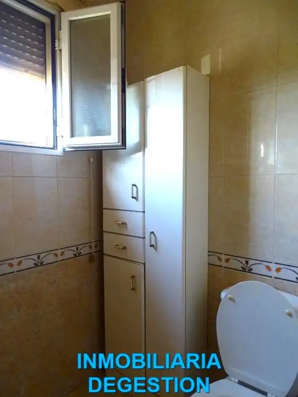 Bany de Casa o xalet en venda en Linares amb Aire condicionat, Calefacció i Jardí privat
