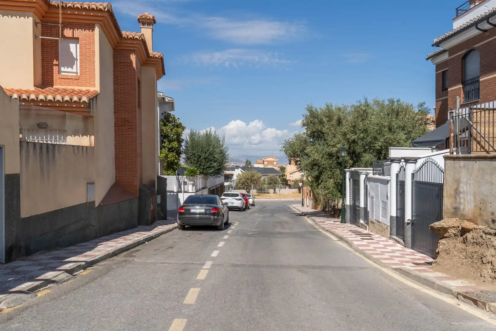 Vista exterior de Casa adosada en venda en Cájar amb Calefacció i Terrassa