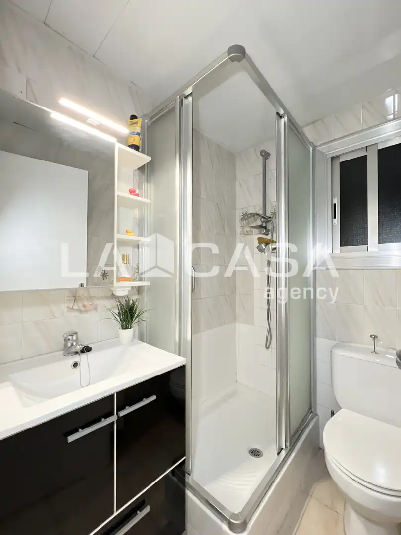 Bathroom of Flat for sale in Badalona  with Heating and Balcony