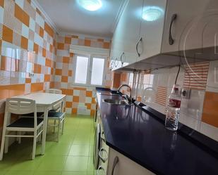 Cuina de Pis de lloguer en Santander amb Calefacció, Parquet i Moblat