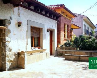 Vista exterior de Casa adosada en venda en Vilassar de Mar amb Calefacció i Traster