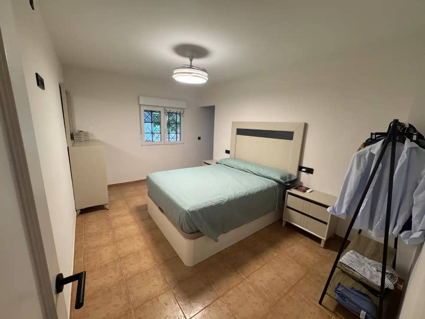 Dormitori de Casa o xalet en venda en  Jaén Capital amb Terrassa i Piscina