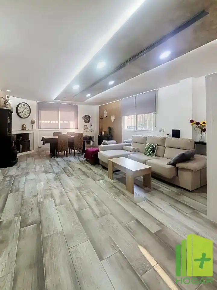 Sala d'estar de Casa o xalet en venda en La Guardia de Jaén amb Aire condicionat, Jardí privat i Terrassa