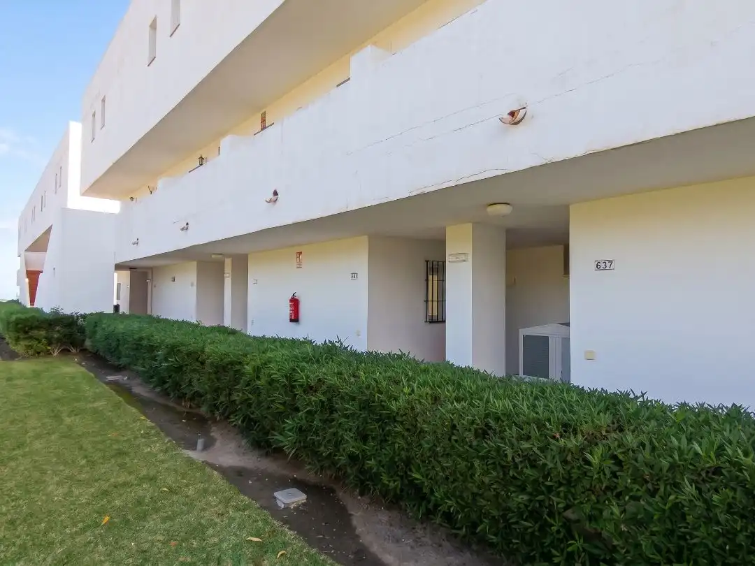 Vista exterior de Pis en venda en Estepona amb Terrassa