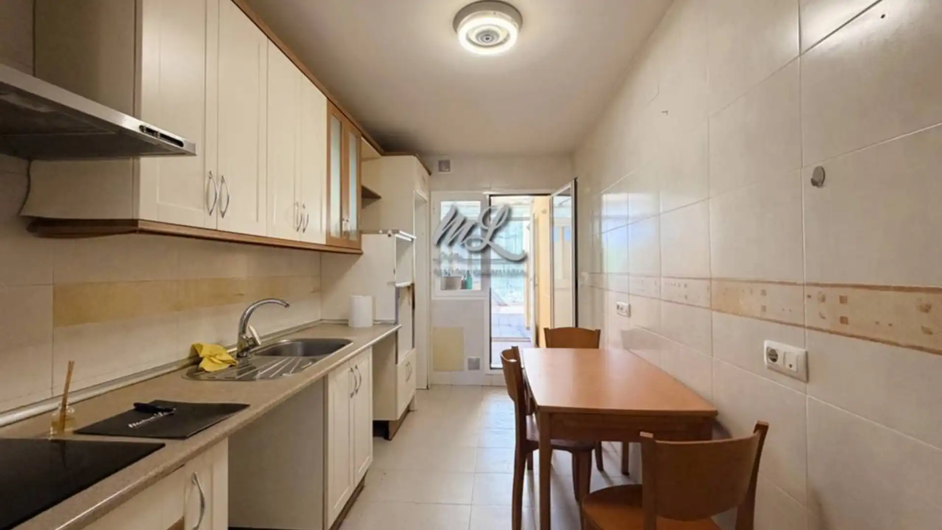 Cuina de Casa adosada en venda en  Toledo Capital amb Calefacció, Jardí privat i Terrassa