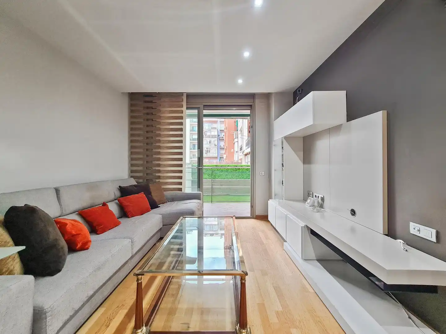 Flat with terrace for sale in del Comte Borrell, imagen 5