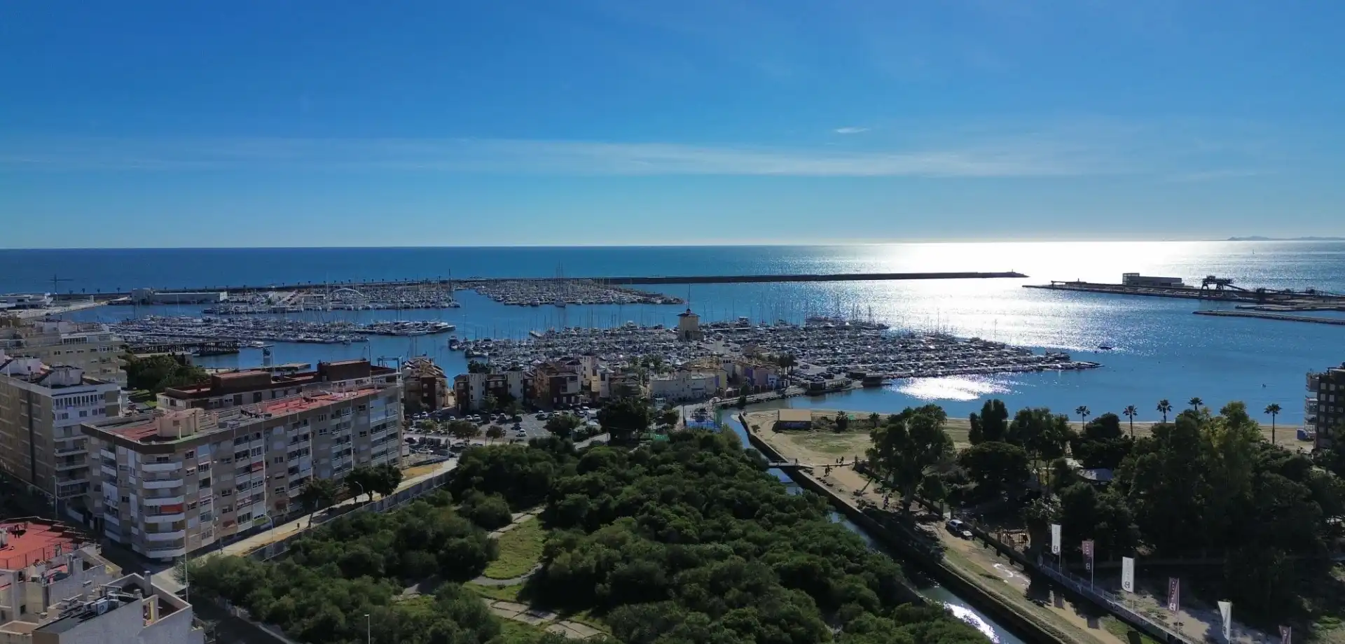 Aparcament de Apartament en venda en Torrevieja amb Aire condicionat, Terrassa i Moblat