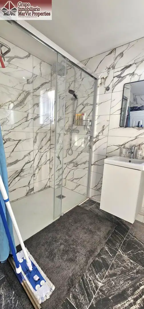 Bany de Casa o xalet en venda en La Nucia amb Aire condicionat, Jardí privat i Terrassa
