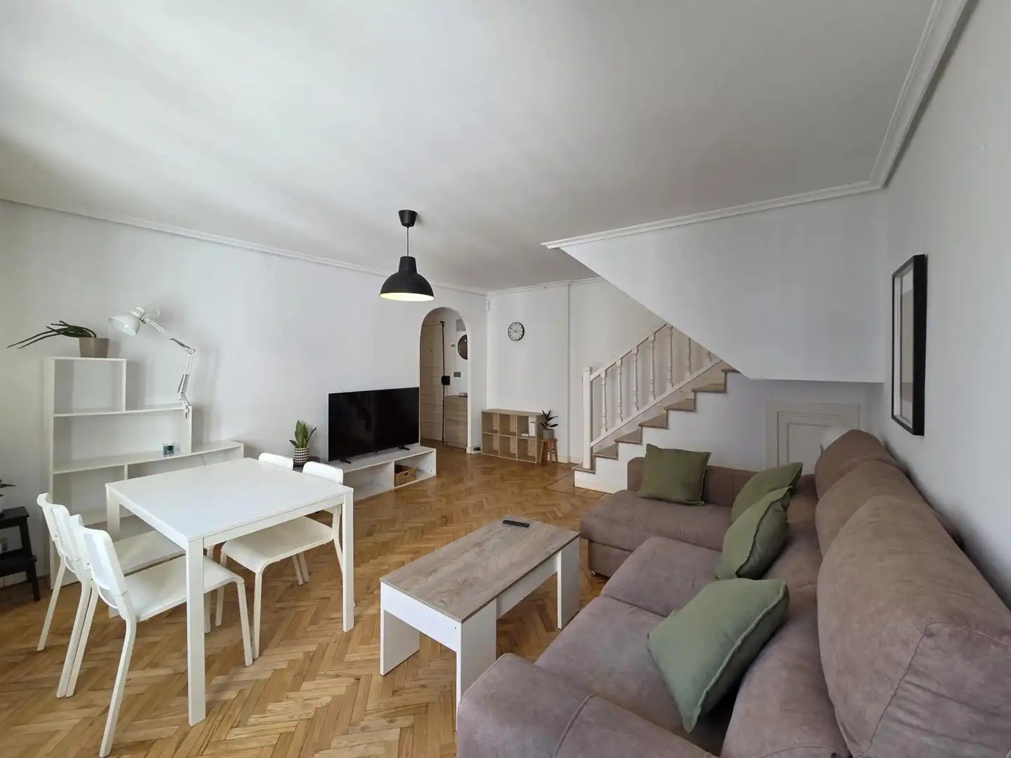 Living room of Attic for rent in Santa Cruz de Bezana  with Private garden, Parquet flooring and Terrace