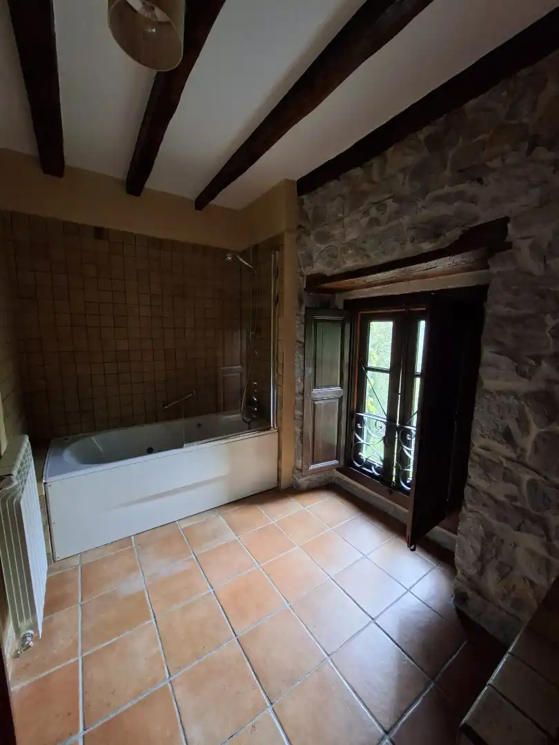 Baño de Finca rústica en venta en Soba con Calefacción, Jardín privado y Terraza