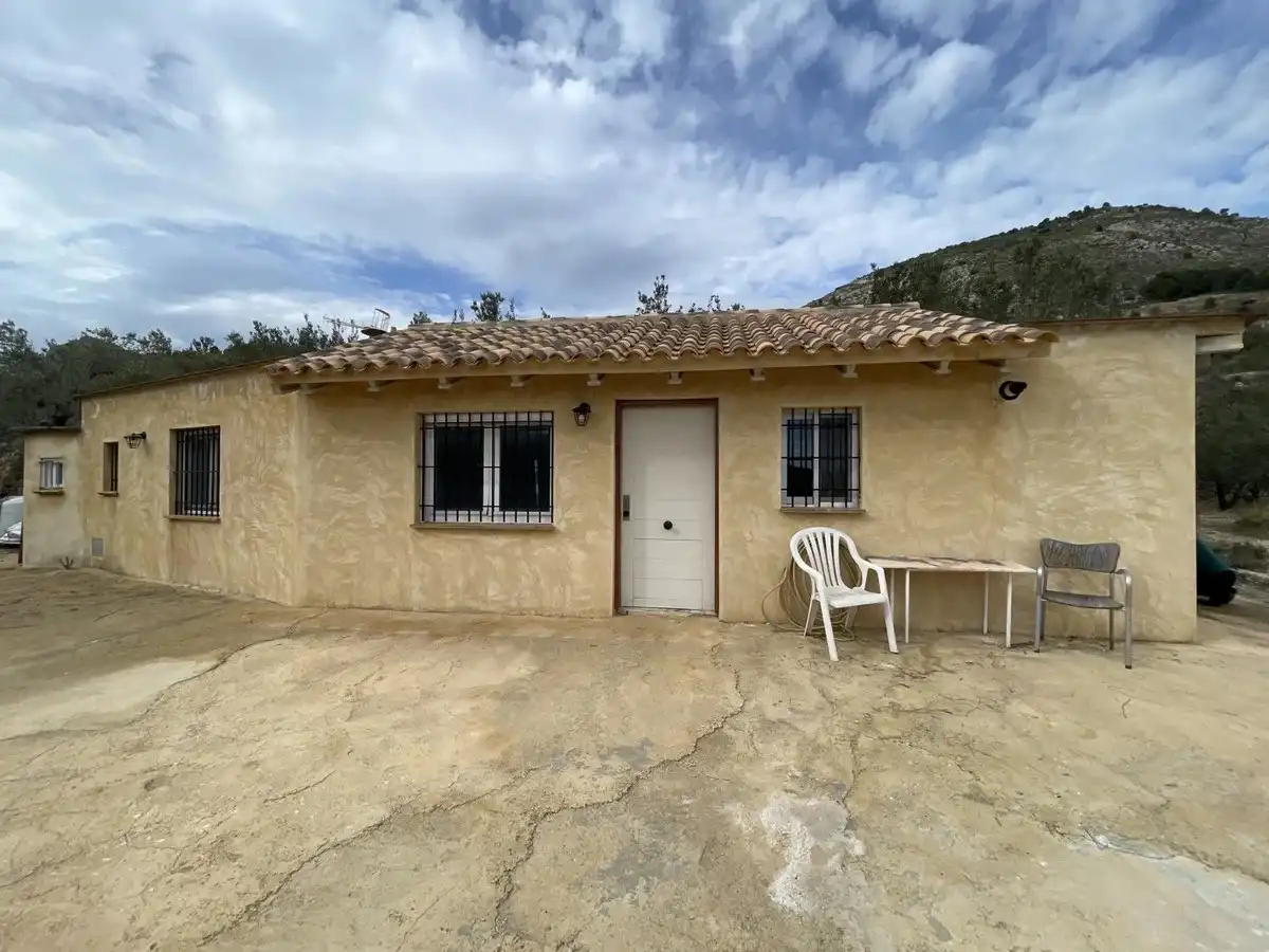 Maison rustique avec jardin à vendre à Confrides