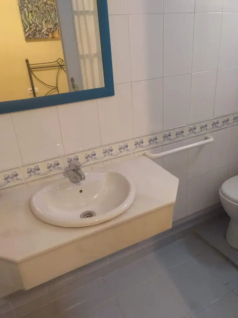 Baño de Piso de alquiler en Sevilla con Aire acondicionado, Amueblado y Horno