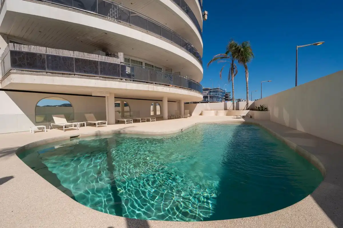 Piscina de Pis de lloguer en Marina Botafoc - Platja de Talamanca