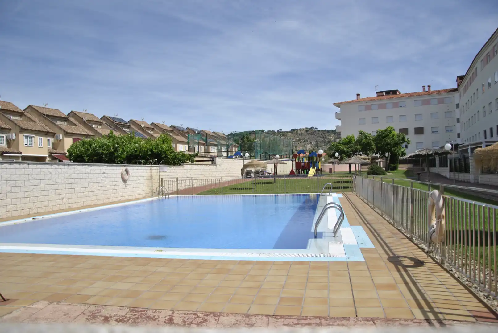 Piscina de Piso de alquiler en Plasencia con Aire acondicionado, Calefacción y Jardín privado
