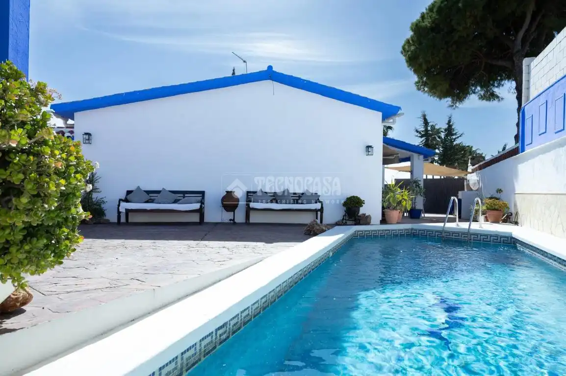 Casa amb piscina en venda a Río Real - Los Monteros, imagen 2