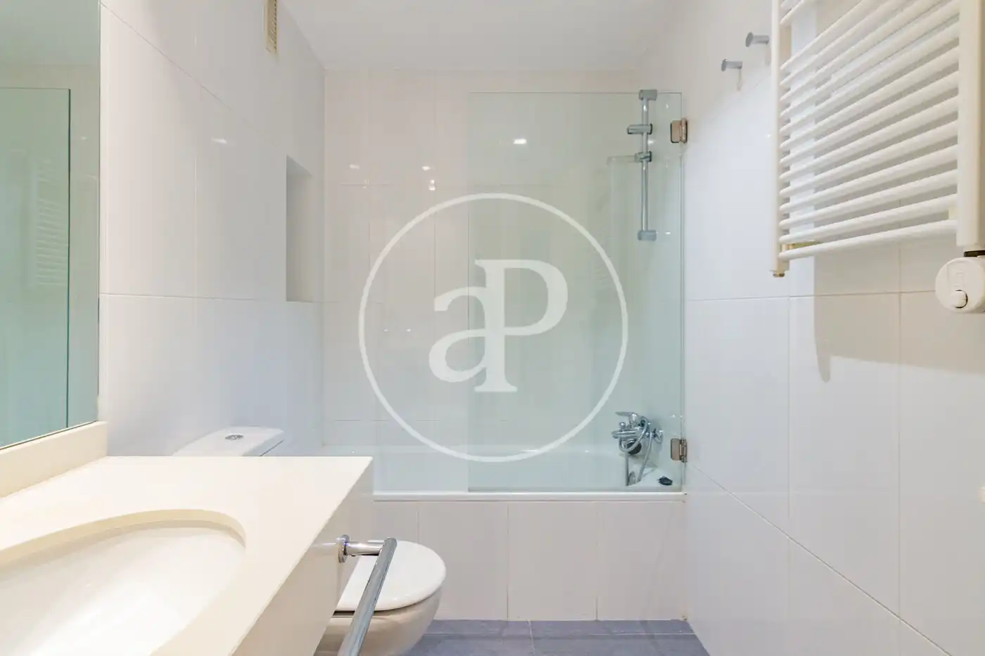 Badezimmer von Wohnung zur Miete in Madrid mit Klimaanlage, Heizung und Möbliert