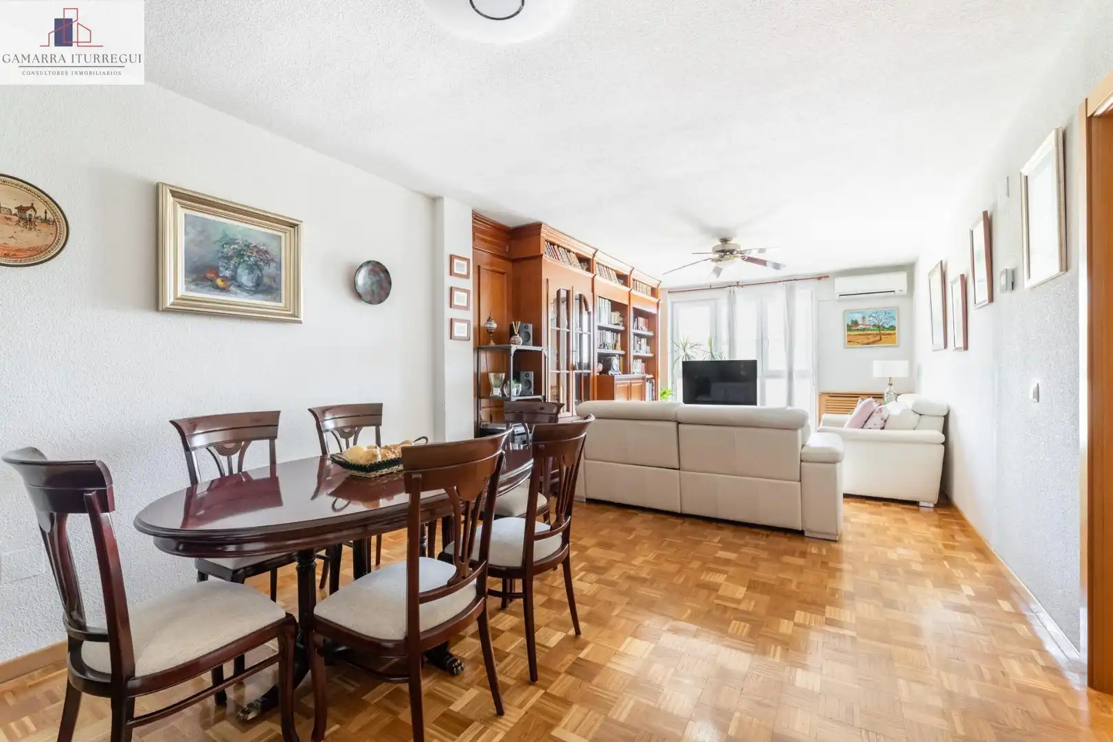 Living room of Flat for sale in Tres Cantos  with Air Conditioner, Heating and Storage room
