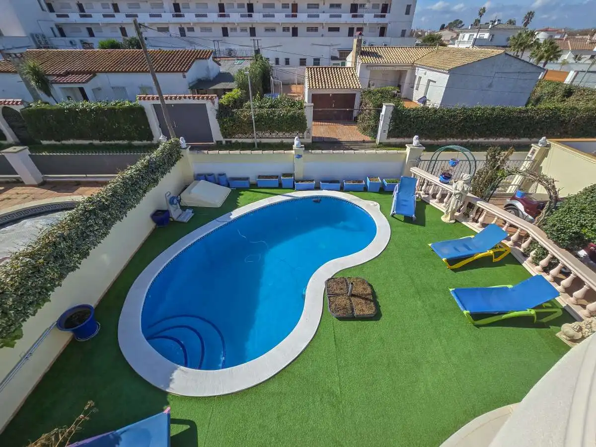Piscina de Casa o xalet en venda en Empuriabrava amb Calefacció i Jardí privat