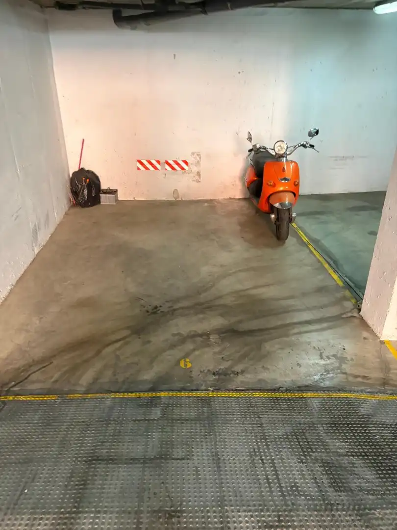 Aparcament en venda a Calle de Juan Rabadán