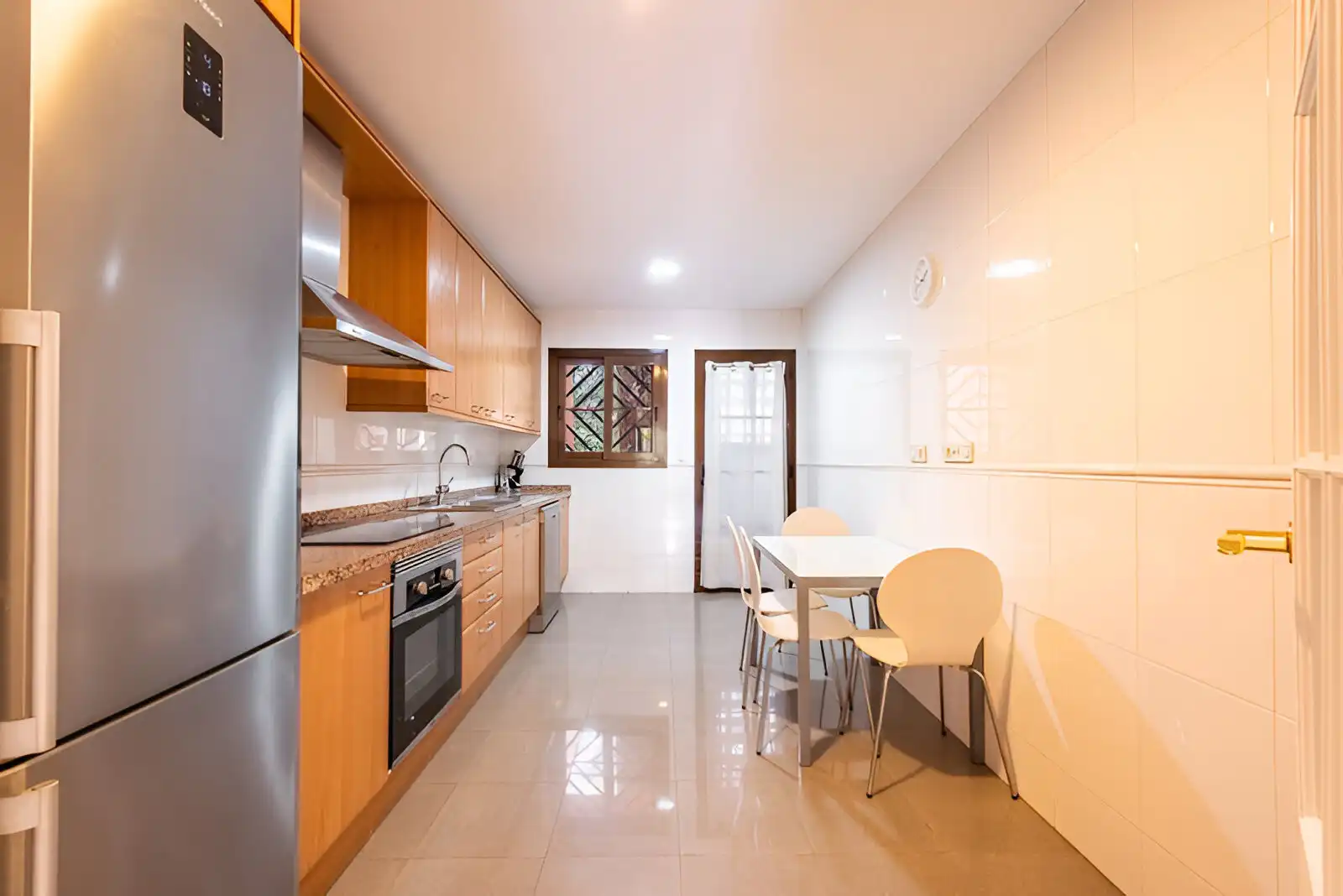 Küche von Erdgeschoss zum Verkauf in Estepona mit Klimaanlage, Terrasse und Abstellraum
