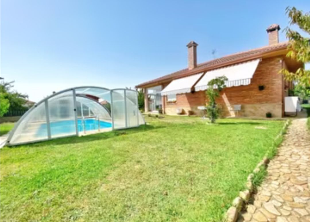 Swimming pool of House or chalet for sale in Medina de Pomar  with Private garden, Parquet flooring and Terrace