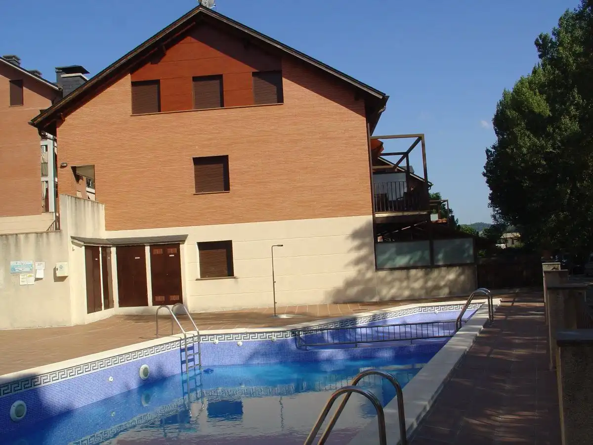 Piscina de Pis en venda en Boltaña amb Calefacció, Parquet i Terrassa