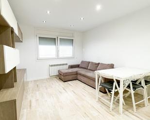 Sala d'estar de Pis de lloguer en Cerdanyola del Vallès amb Calefacció, Parquet i Moblat