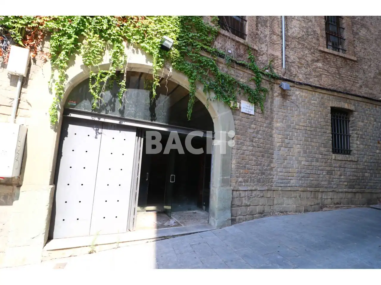 Local comercial de lloguer a Calle Sant Miquel Arcàngel