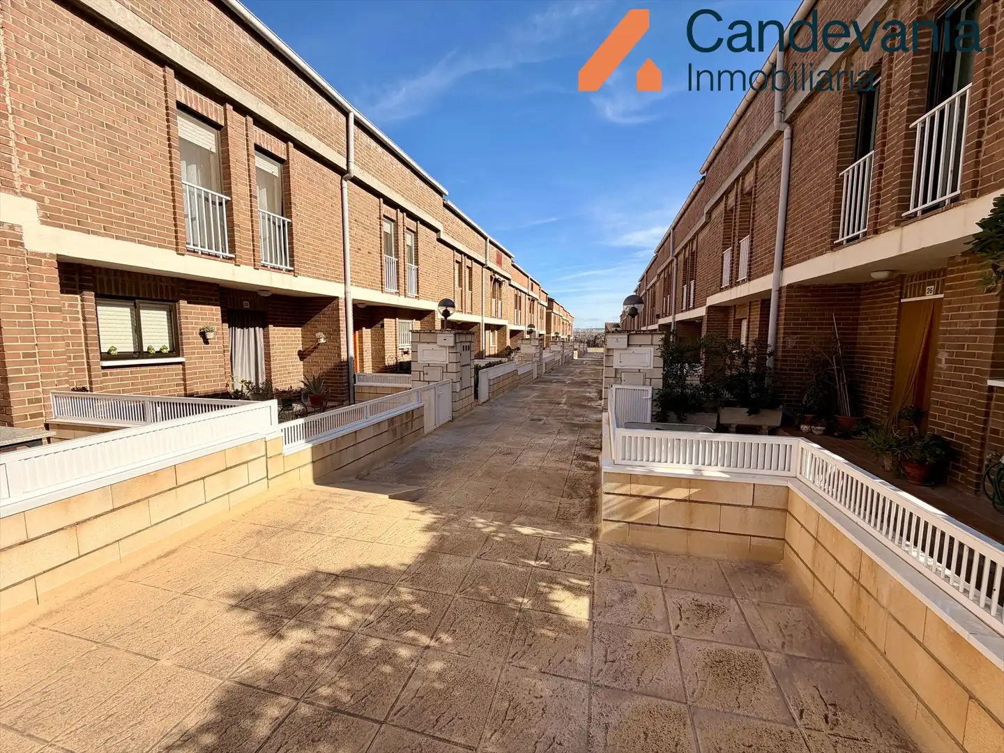 Exterior view of Detached homes for sale in Villanueva de Gállego  with Heating, Storage room and Community pool