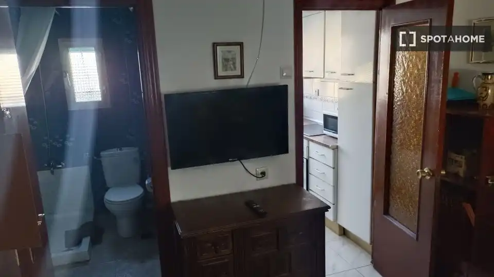 Habitación en Doctor Barraquer - G. Renfe - Policlínico