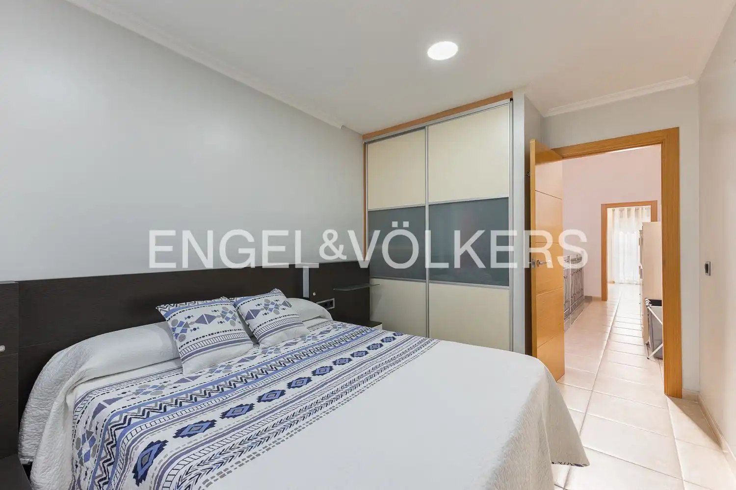 Bedroom of Houses for sale in La Pobla de Vallbona  with Air Conditioner, Heating and Terrace