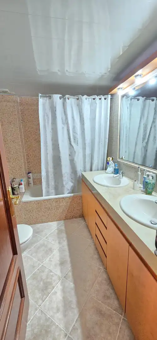 Badezimmer von Einfamilien-Reihenhaus zum Verkauf in Santa Perpètua de Mogoda mit Klimaanlage, Heizung und Terrasse