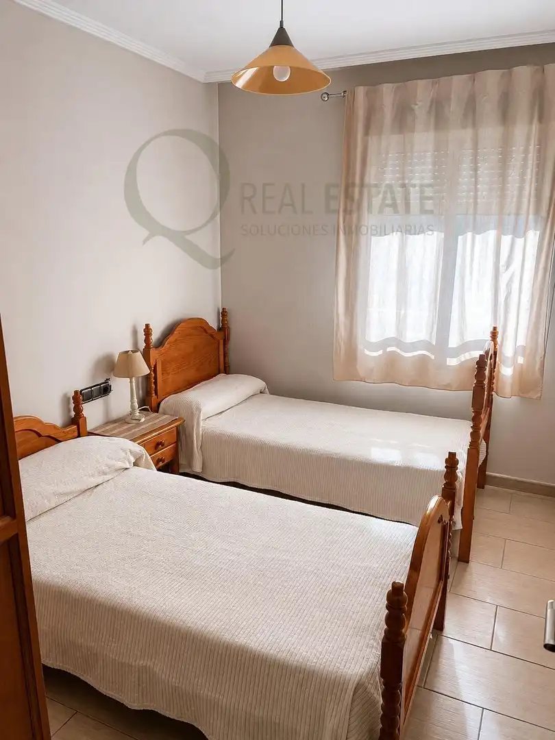 Habitación de Piso de alquiler en El Campello con Aire acondicionado, Jardín privado y Terraza
