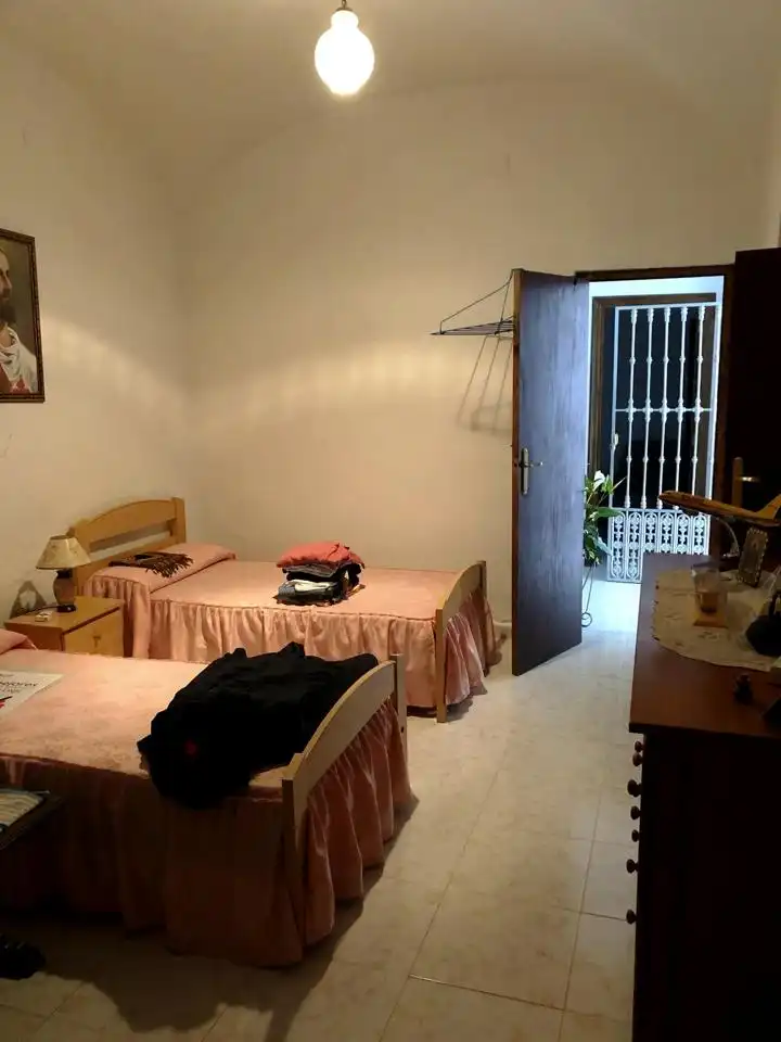 Dormitori de Casa adosada en venda en Fuentes de León amb Terrassa i Balcó