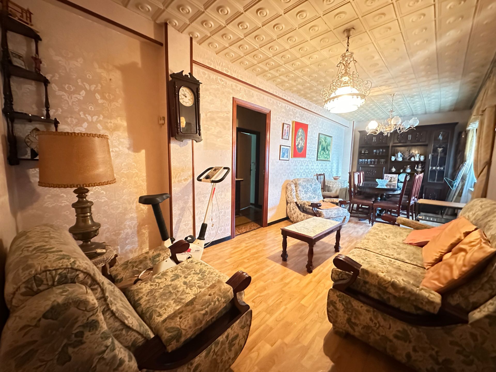 Living room of Flat for sale in Santiago de Compostela   with Heating, Parquet flooring and Storage room