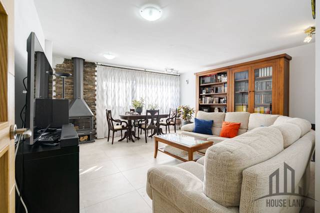 Casa adosada en Venta en LA  FUENTE en Valdepiélagos