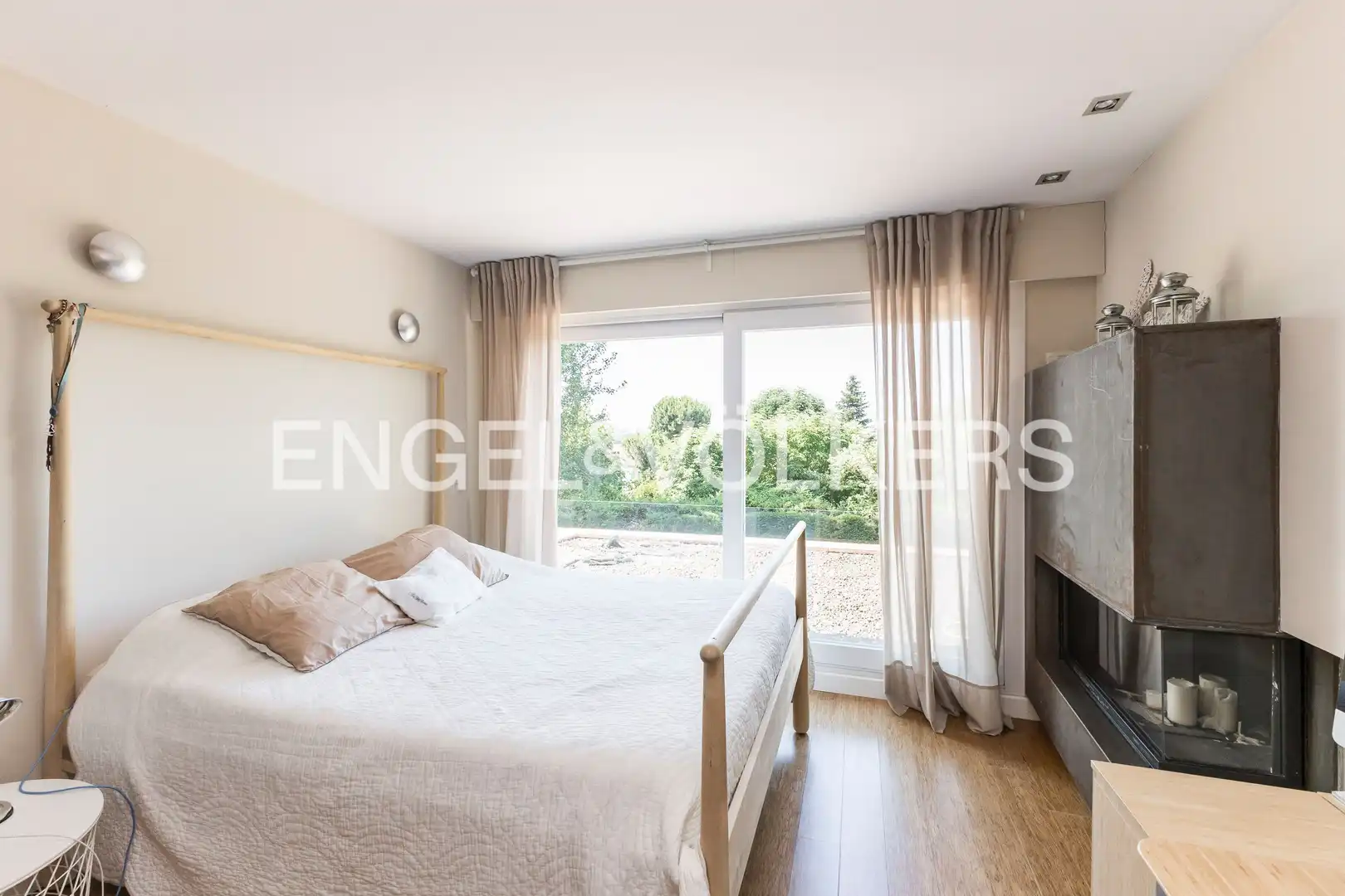 Bedroom of Houses for sale in La Moraleja  with Air Conditioner, Heating and Private garden