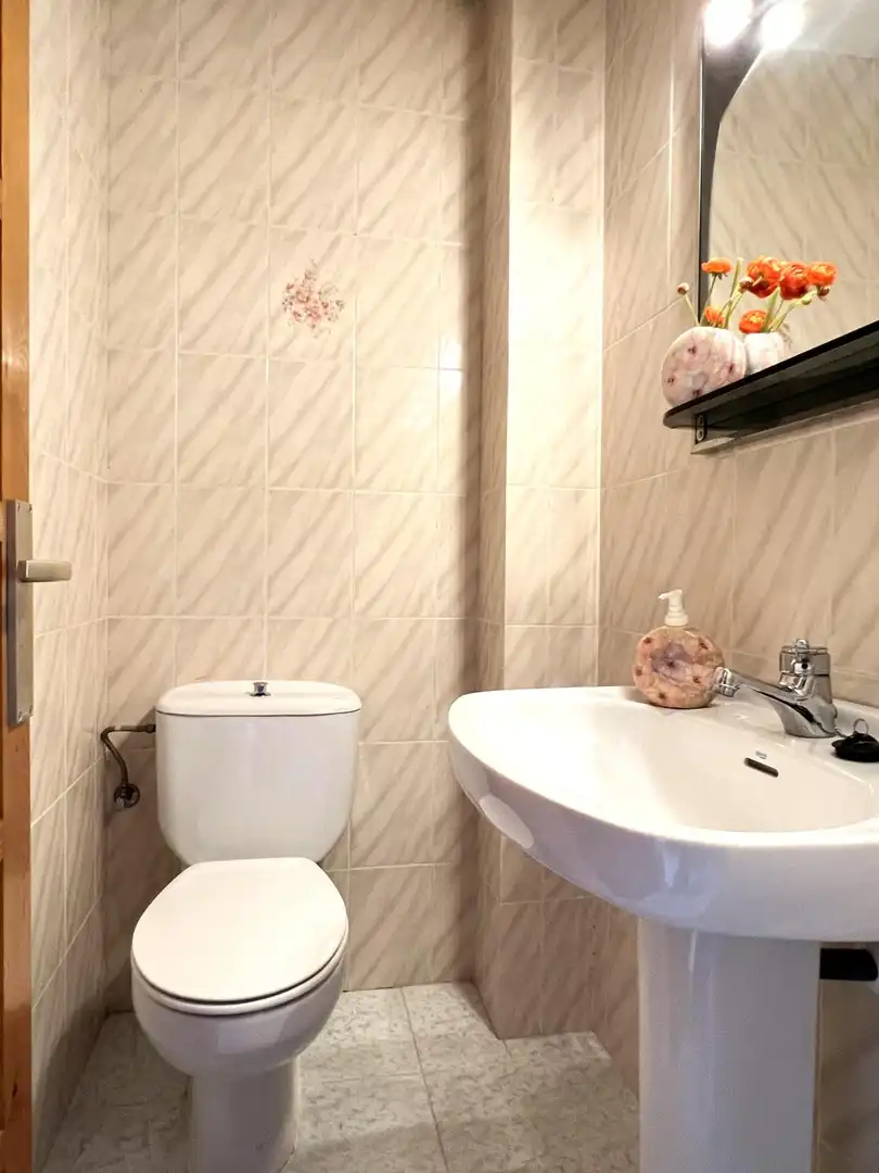 Baño de Casa adosada en venta en Sant Pere Pescador con Aire acondicionado, Jardín privado y Terraza