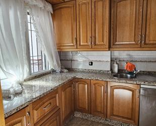 Cuina de Casa adosada en venda en  Córdoba Capital amb Aire condicionat, Calefacció i Terrassa