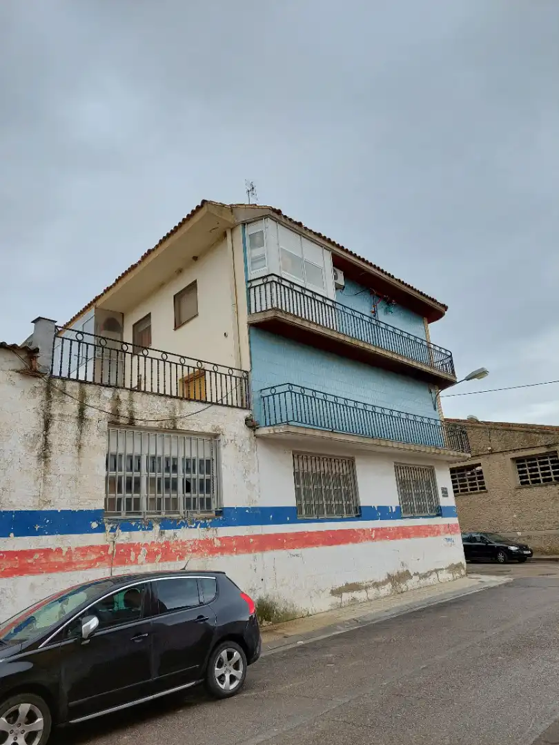 Vista exterior de Piso en venta en Tauste con Balcón