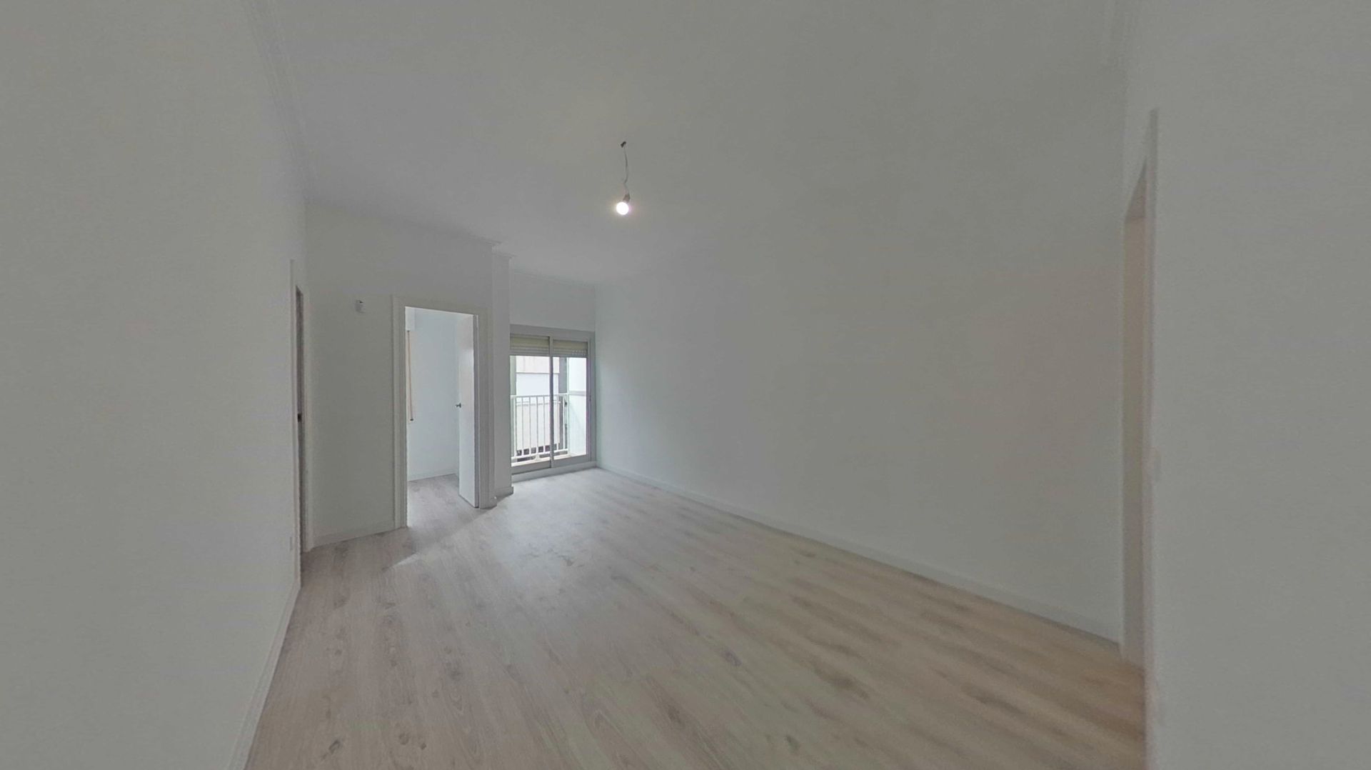 Living room of Flat for sale in L'Hospitalet de Llobregat  with Parquet flooring and Balcony