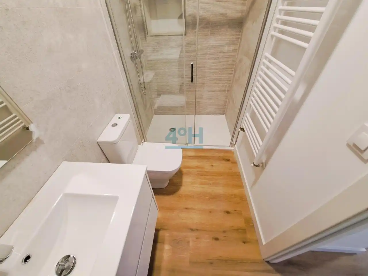 Bathroom of Flat for sale in Ourense Capital   with Heating and Balcony