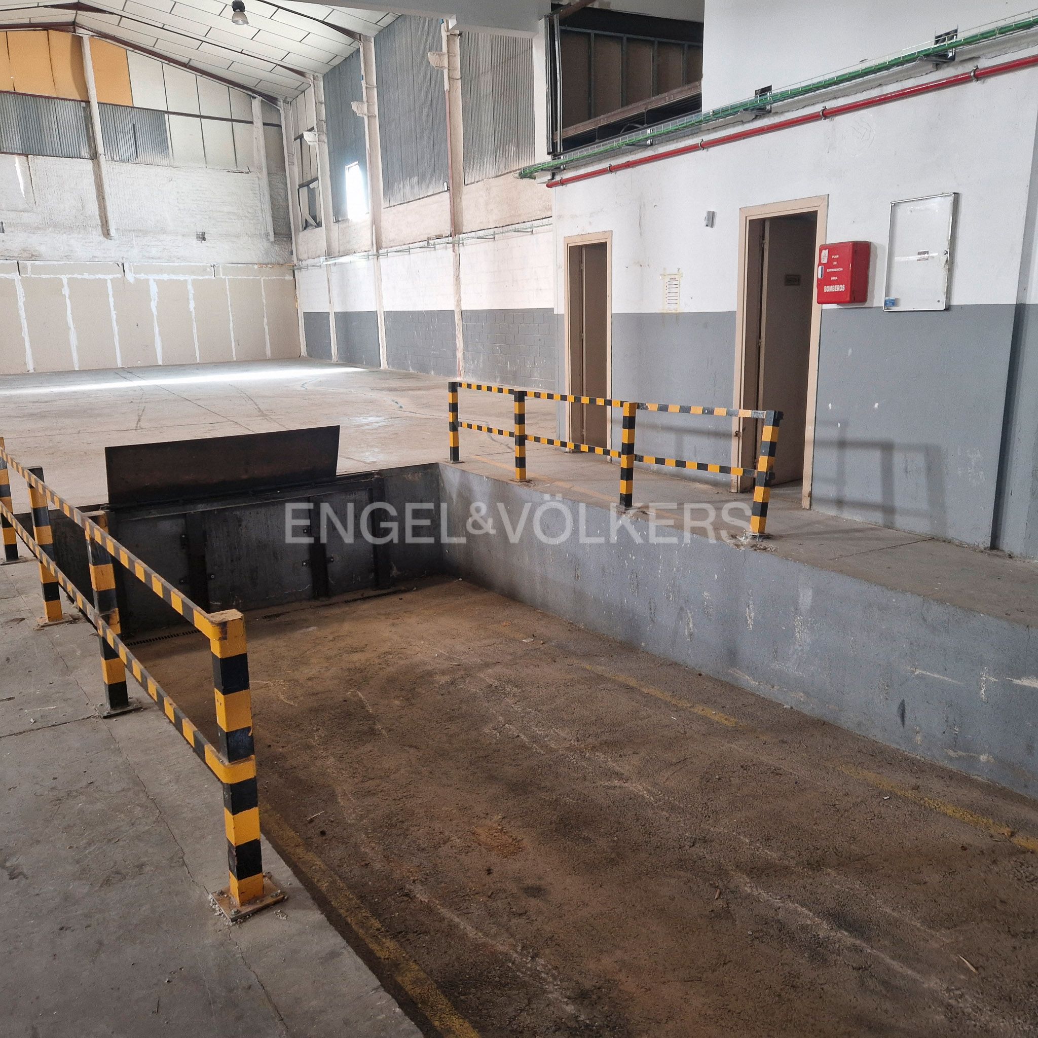 Nau industrial en venda en Sant Boi de Llobregat