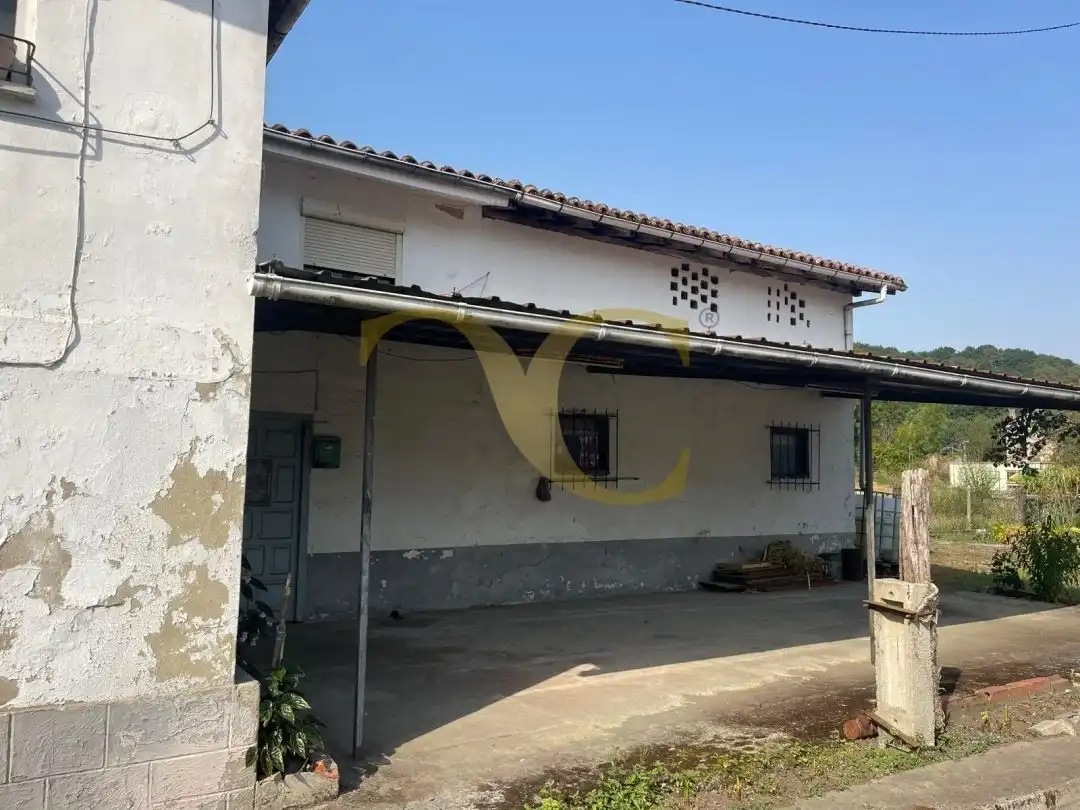Vista exterior de Casa o xalet en venda en Parres amb Calefacció, Jardí privat i Traster